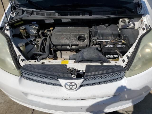 2004 Toyota Sienna CE