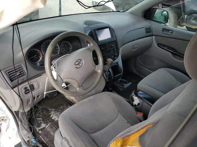 2004 Toyota Sienna CE