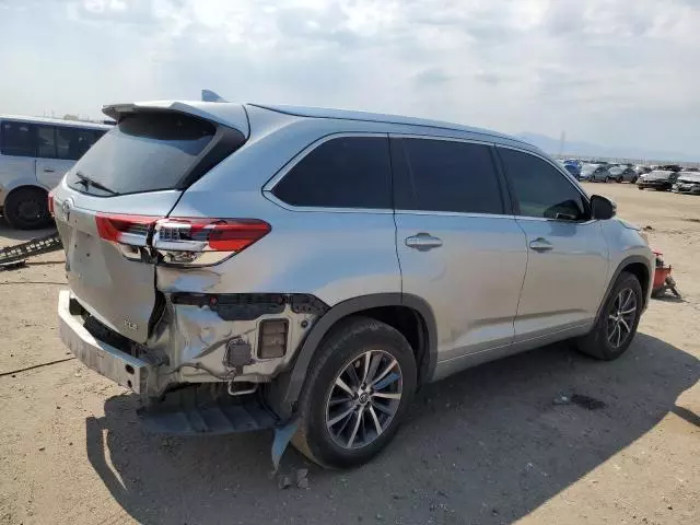 2017 Toyota Highlander SE