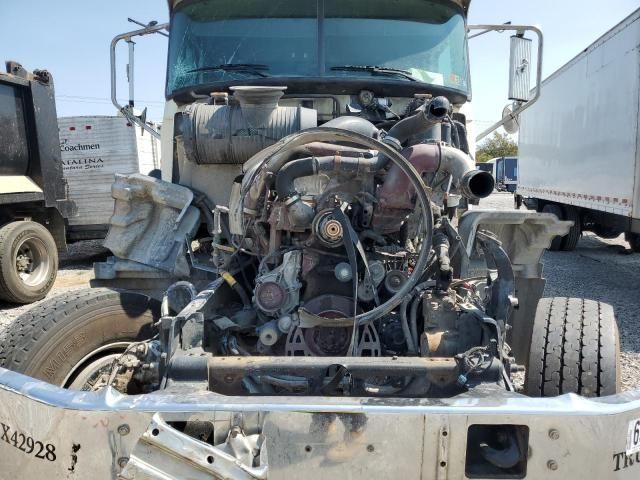 2011 Mack 700 GU700