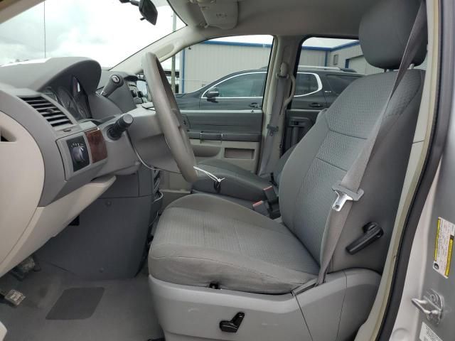 2010 Chrysler Town & Country LX