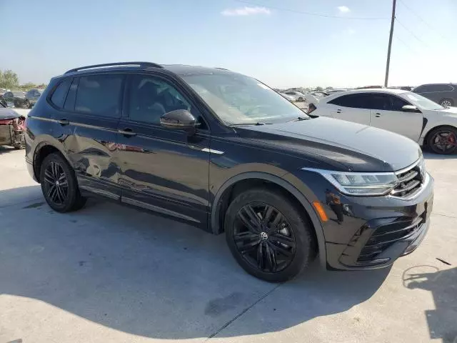 2022 Volkswagen Tiguan SE R-LINE Black