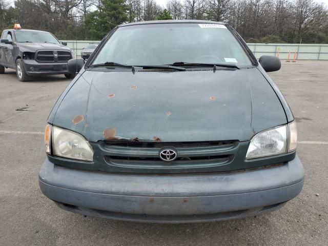 2000 Toyota Sienna CE