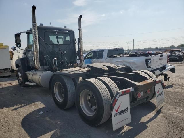 2010 Mack 600 CHU600