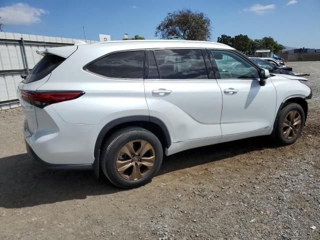 2022 Toyota Highlander Hybrid XLE