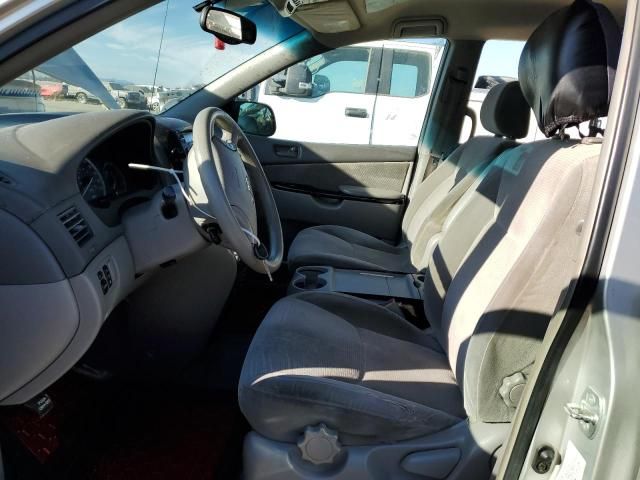 2004 Toyota Sienna CE