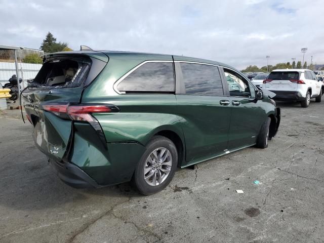 2021 Toyota Sienna XLE