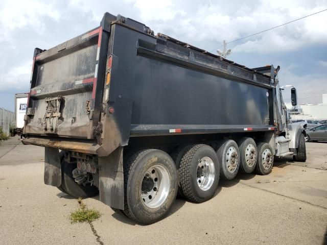 2017 Freightliner 122SD