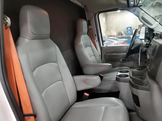 2017 Ford Econoline E450 Super Duty Cutaway Van