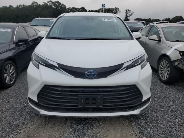 2021 Toyota Sienna LE