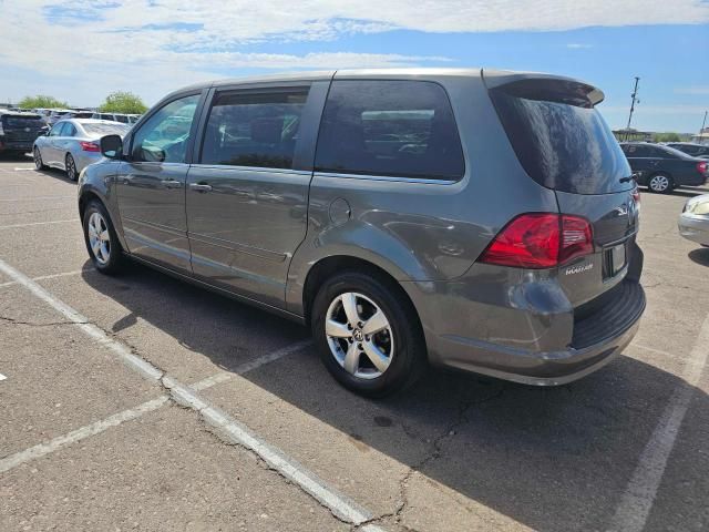 2010 Volkswagen Routan SE