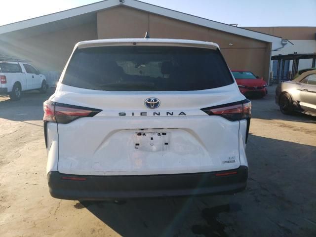 2022 Toyota Sienna LE