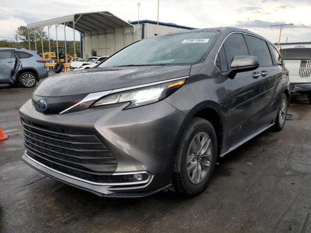 2022 Toyota Sienna XLE