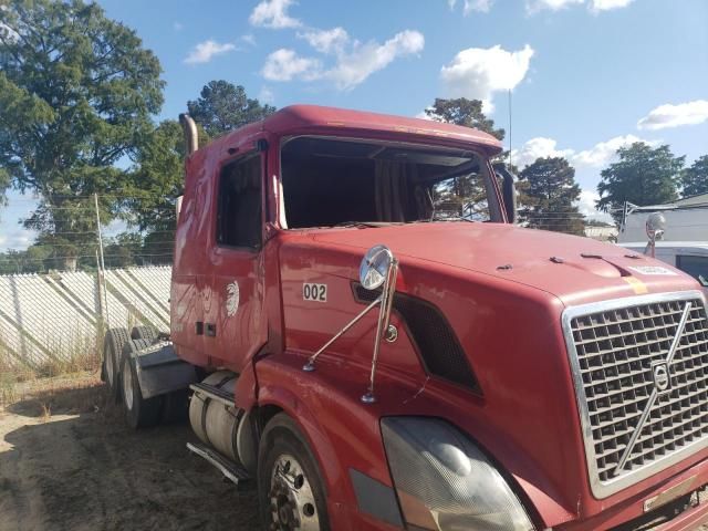 2004 Volvo VN VNL