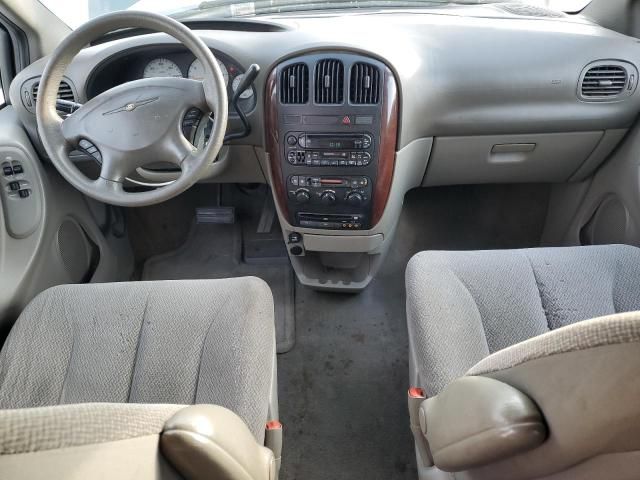 2004 Chrysler Town & Country LX