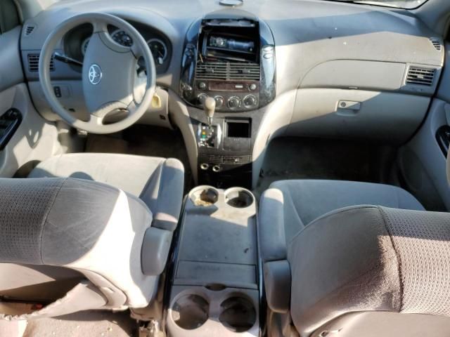 2004 Toyota Sienna CE