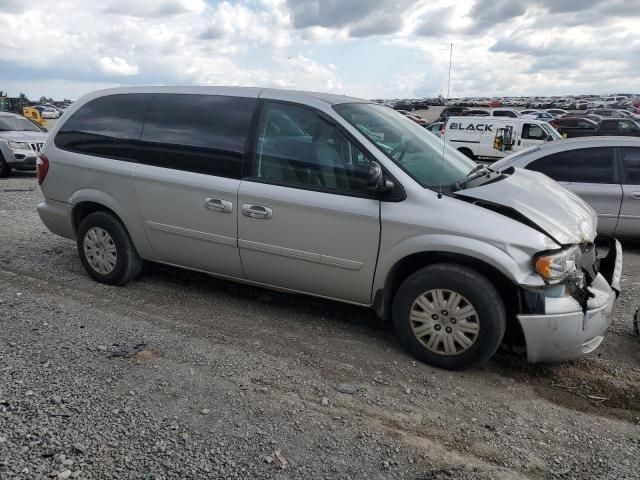 2005 Chrysler Town & Country LX