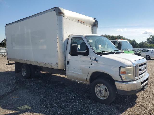 2013 Ford Econoline E350 Super Duty Cutaway Van