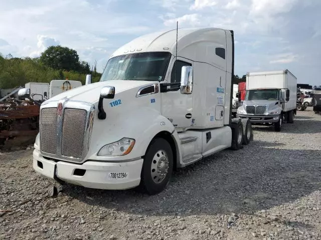 2020 Kenworth Construction T680