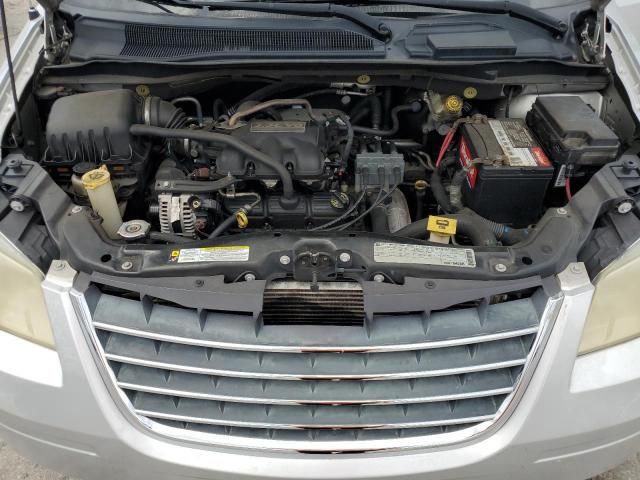 2010 Chrysler Town & Country LX