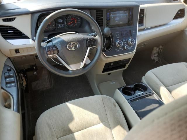 2016 Toyota Sienna LE