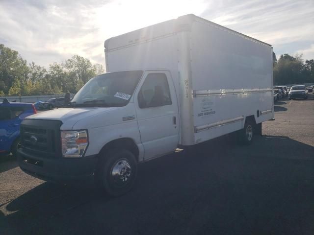 2012 Ford Econoline E350 Super Duty Cutaway Van