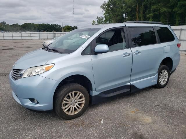 2016 Toyota Sienna XLE