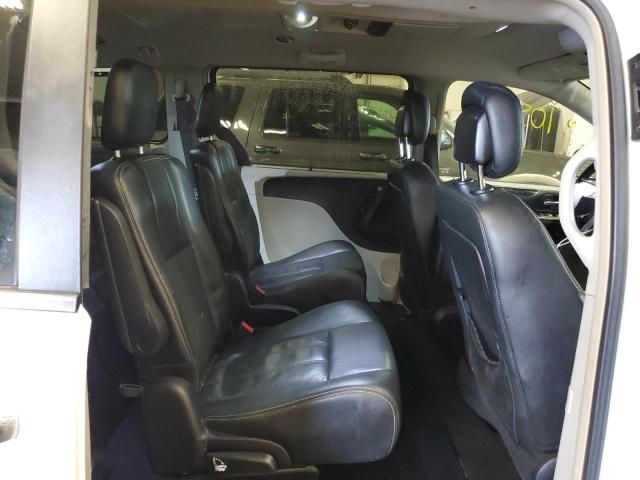 2015 Chrysler Town & Country Touring L