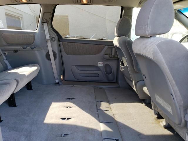 2010 Toyota Sienna LE