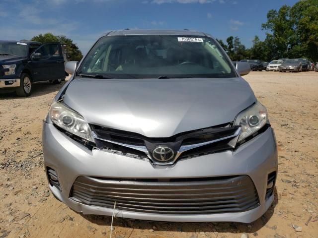 2018 Toyota Sienna XLE