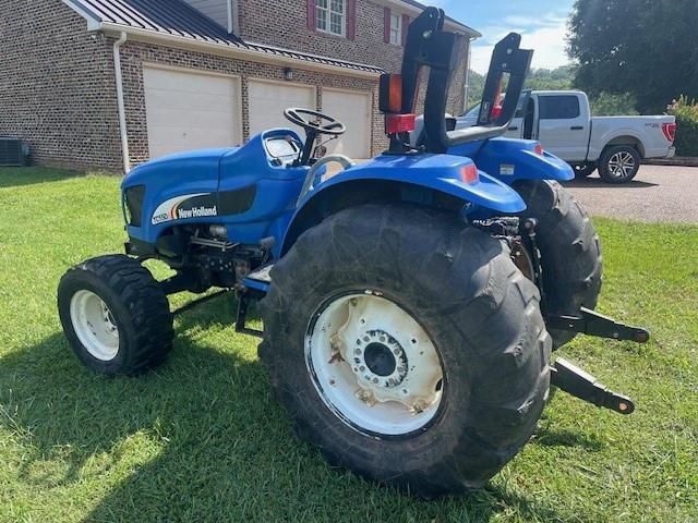 2005 New Holland Tractor