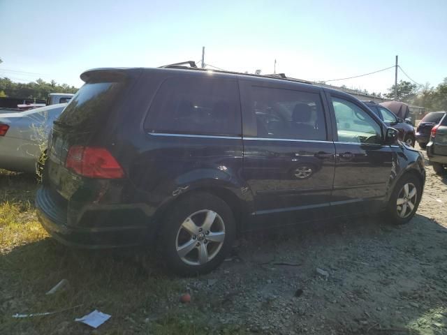 2011 Volkswagen Routan SE