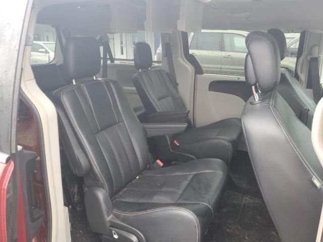 2014 Chrysler Town & Country Touring L