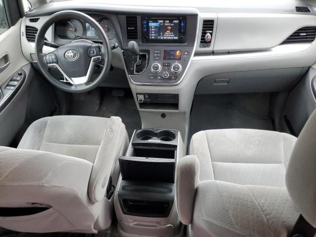 2017 Toyota Sienna LE