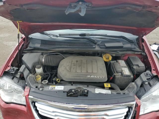 2016 Chrysler Town & Country Touring L