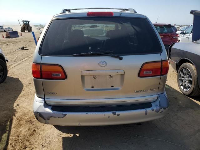 2000 Toyota Sienna LE