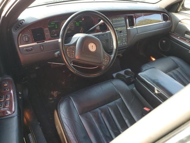 2004 Lincoln Town Car Executive