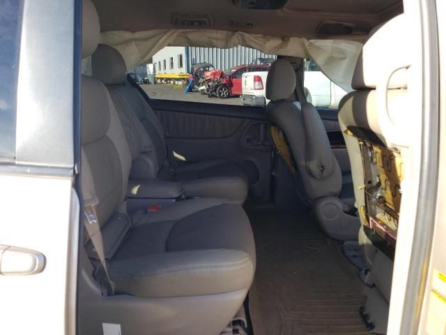 2004 Toyota Sienna XLE