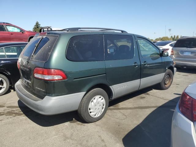 2003 Toyota Sienna LE