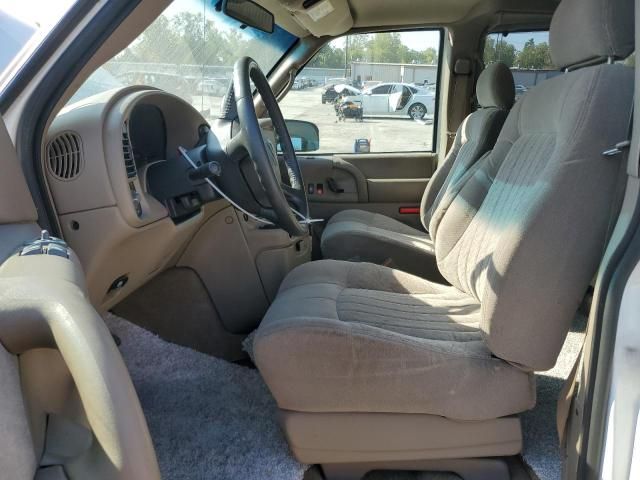 2003 GMC Safari XT