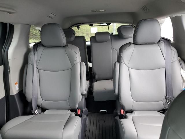 2022 Toyota Sienna XLE