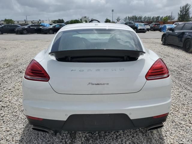 2016 Porsche Panamera 2