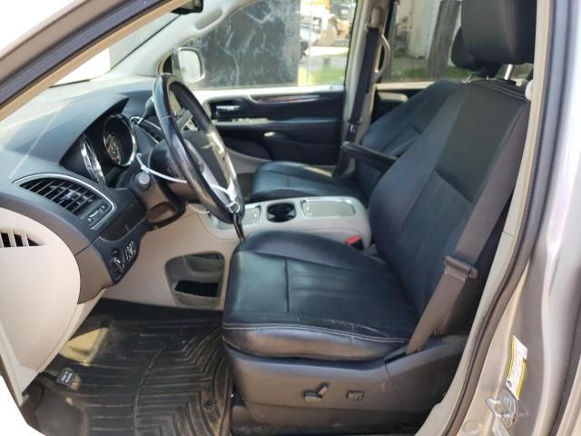 2016 Chrysler Town & Country Touring L