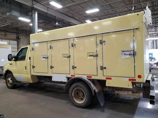 2017 Ford Econoline E450 Super Duty Cutaway Van