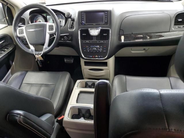 2014 Chrysler Town & Country Touring L