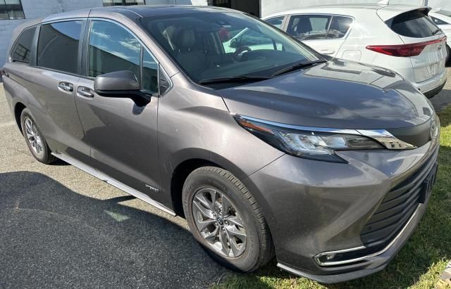 2021 Toyota Sienna XLE