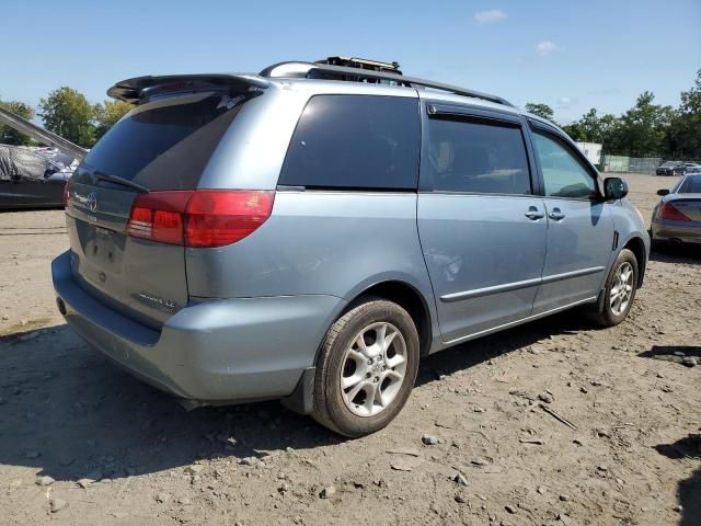 2004 Toyota Sienna LE