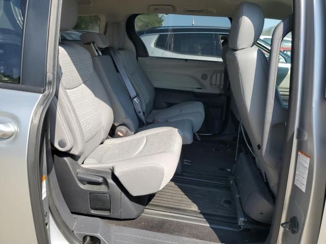 2023 Toyota Sienna LE