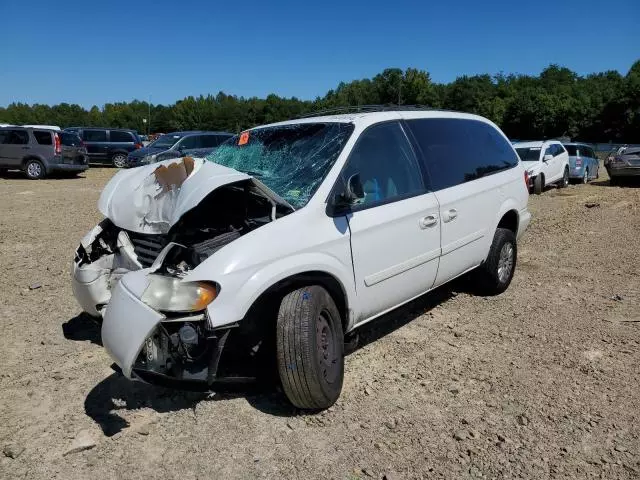 2005 Chrysler Town & Country LX