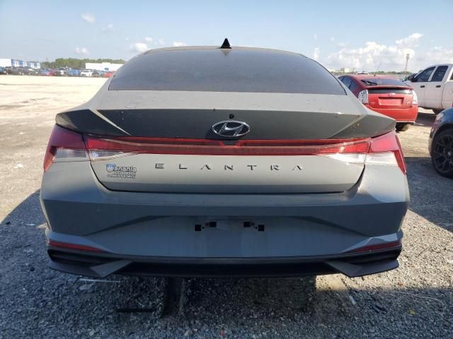 2022 Hyundai Elantra SE